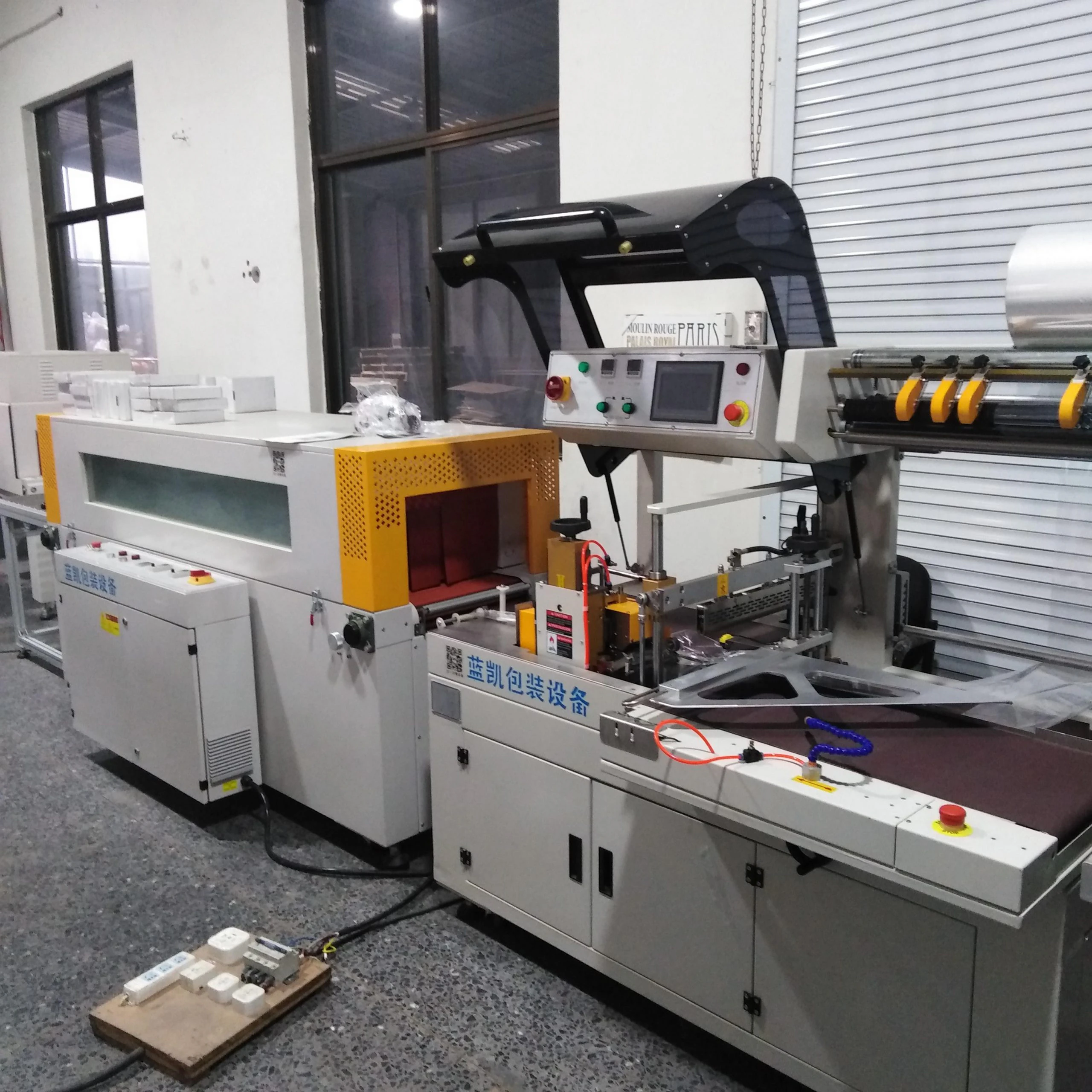 Yuli card production equipment and material-transfer station